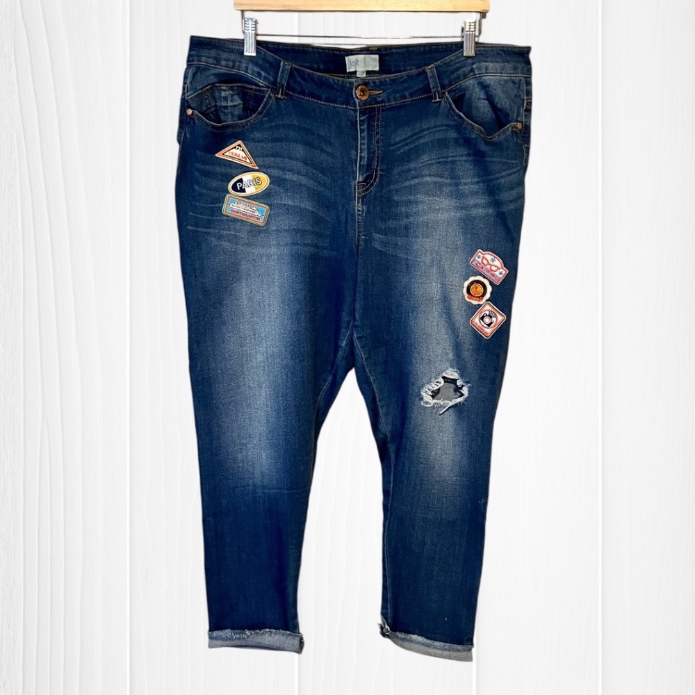 JOLT Distressed Cropped Jeans with Patches NWOT